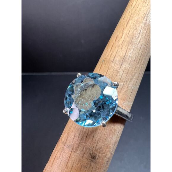 Vintage blue topaz solitaire sterling silver ring size 7 - Picture 2 of 16